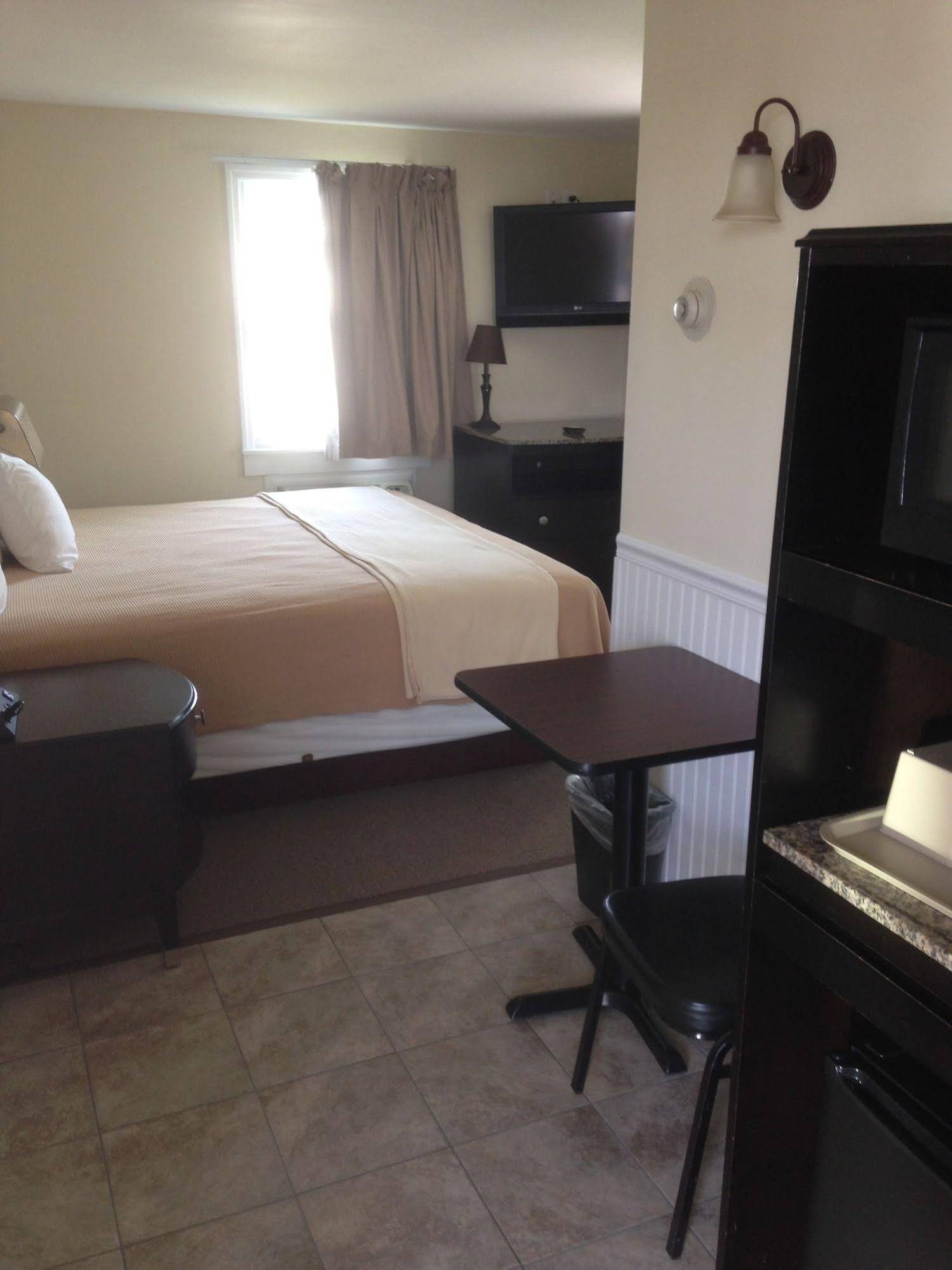 Shore Point Motel