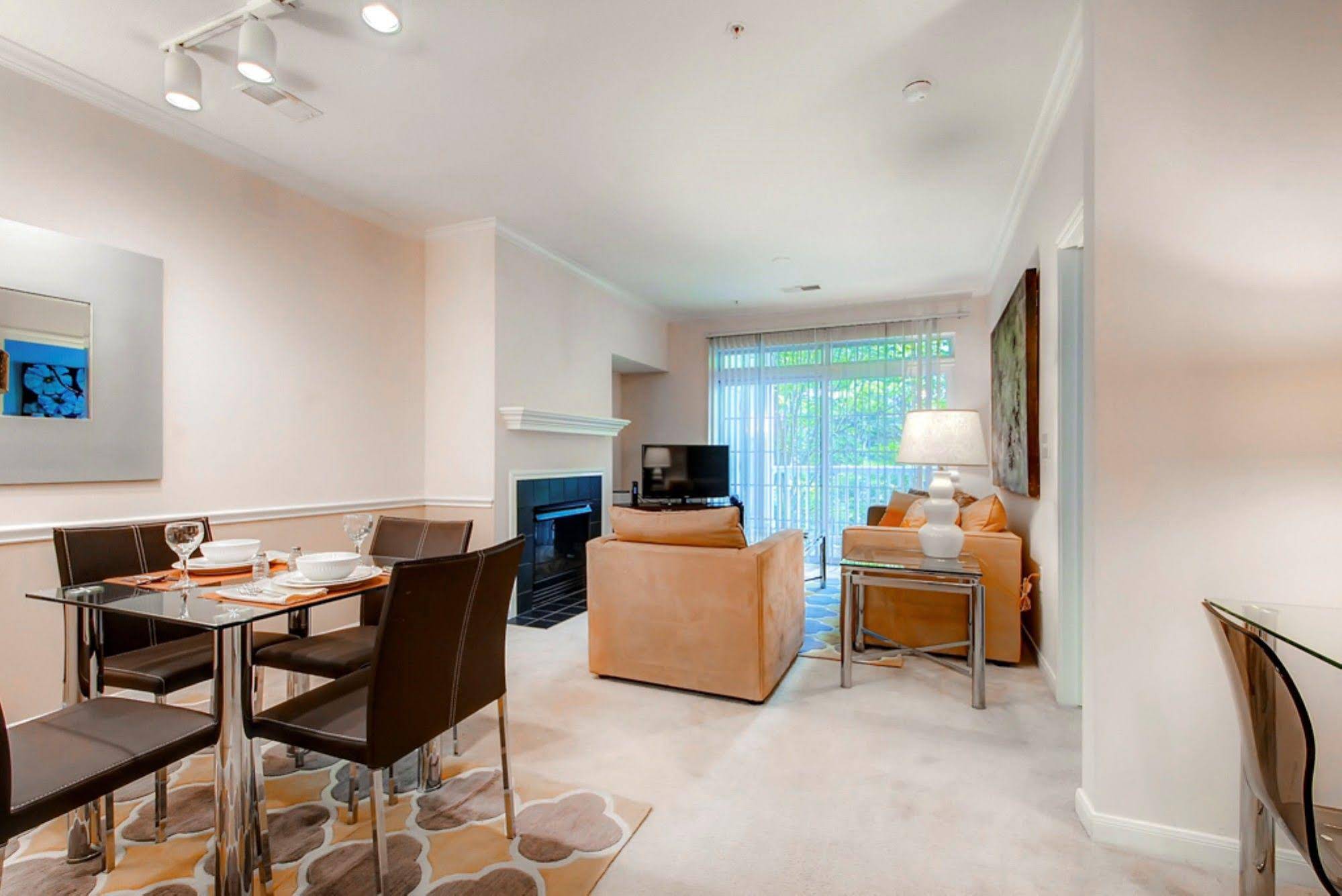 Global Luxury Suites at the Junction