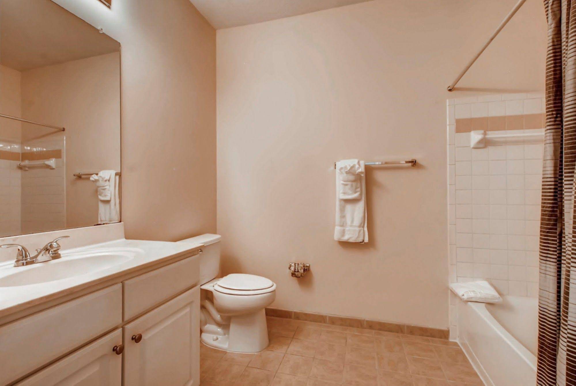 Global Luxury Suites at the Junction