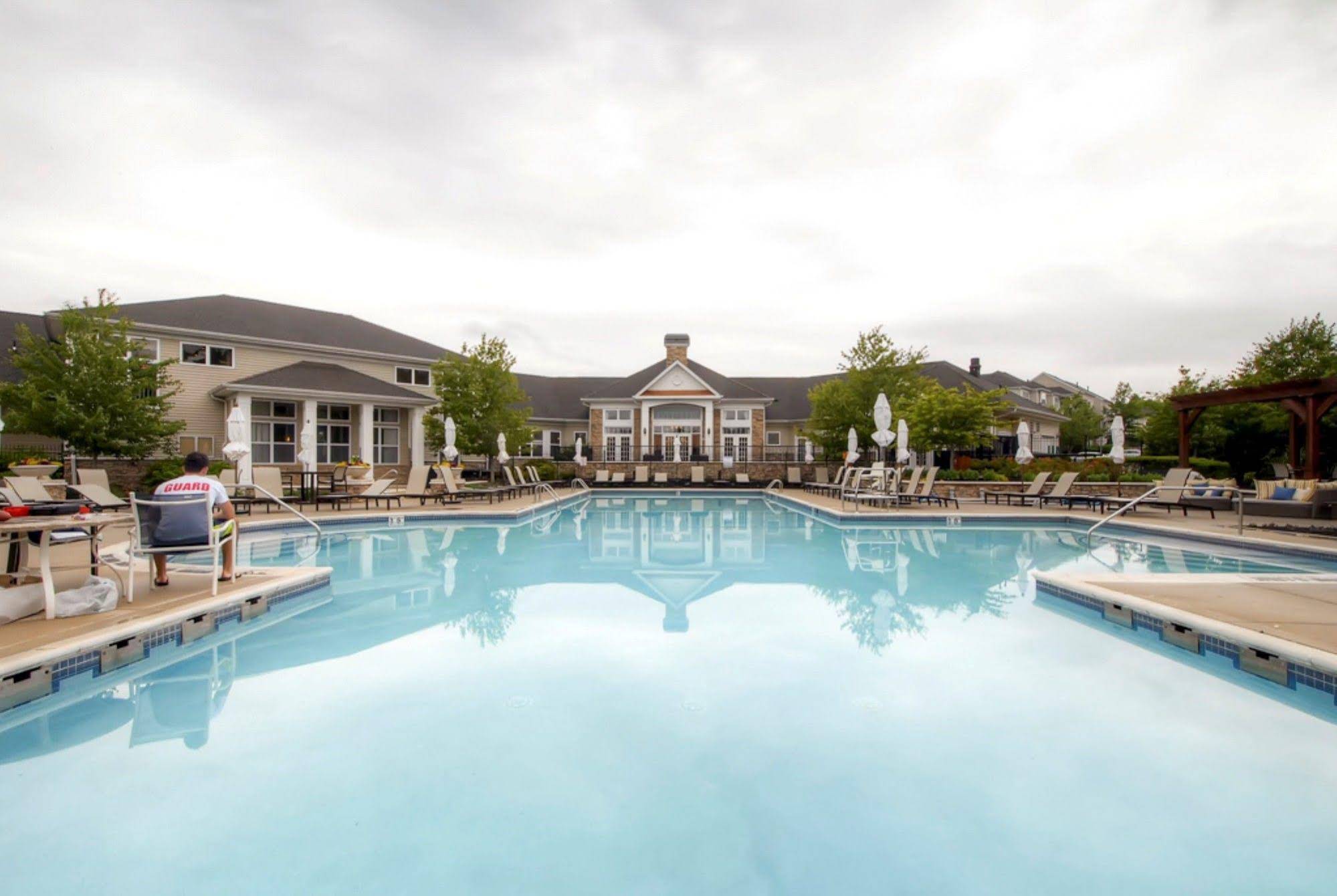 Global Luxury Suites at the Junction