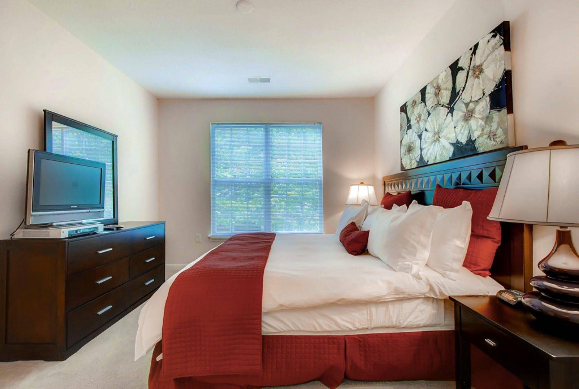 Global Luxury Suites at the Junction