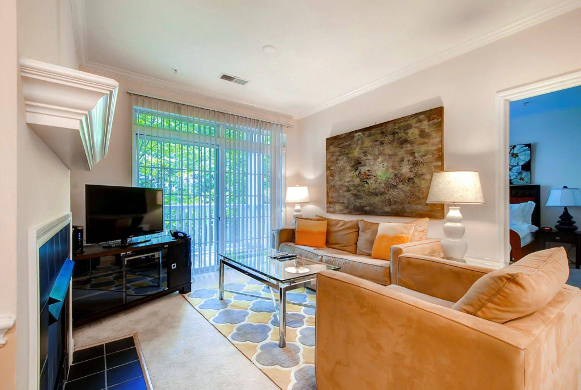 Global Luxury Suites at the Junction