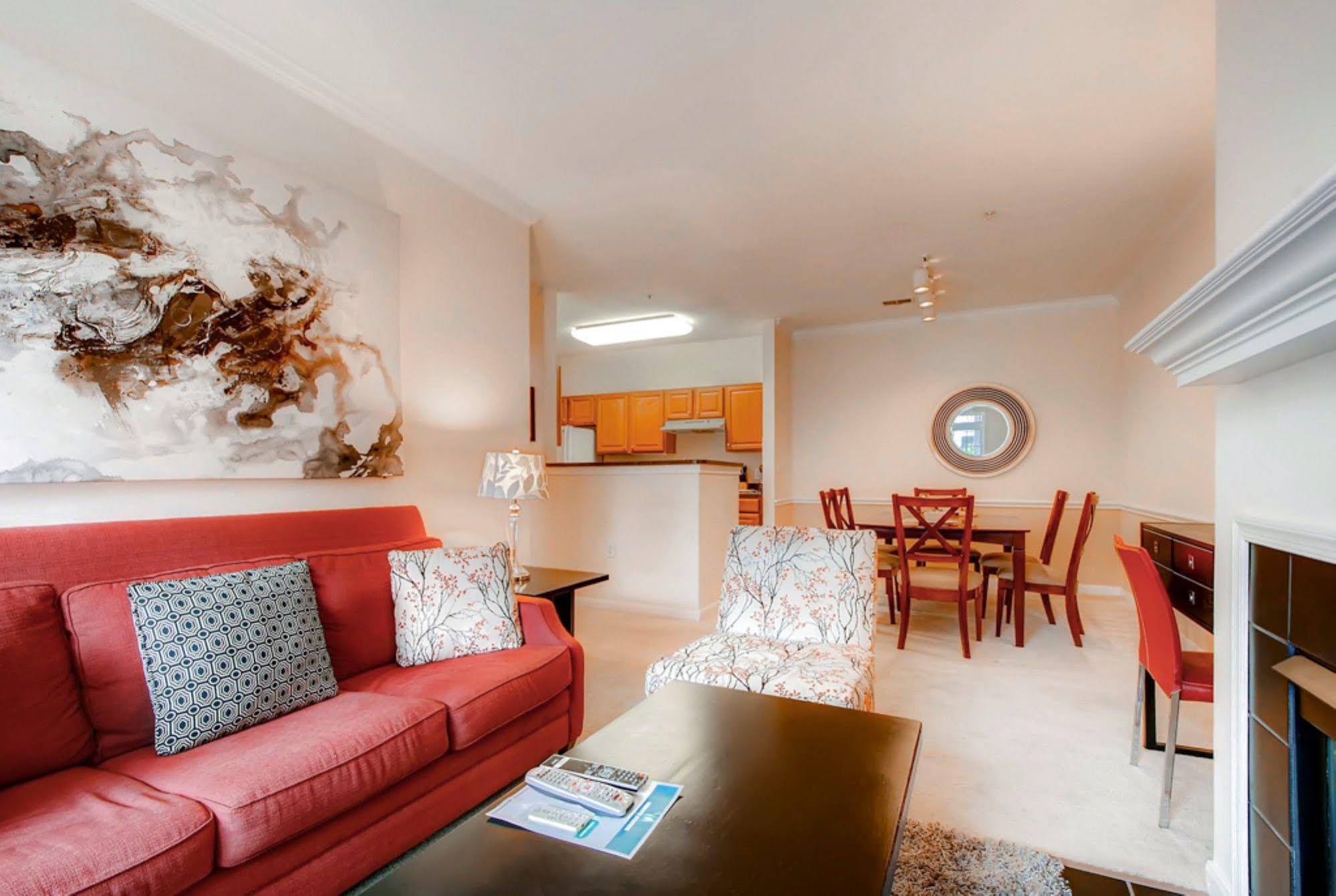 Global Luxury Suites at the Junction