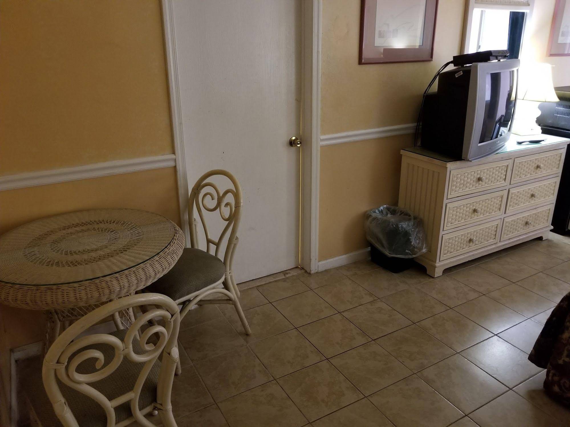 Bay Breeze Motel