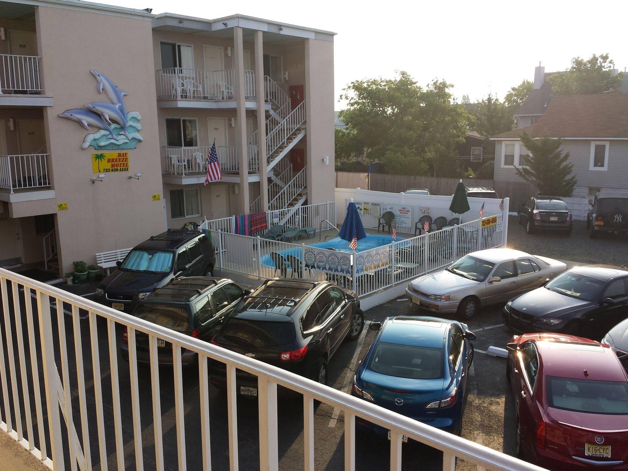 Bay Breeze Motel