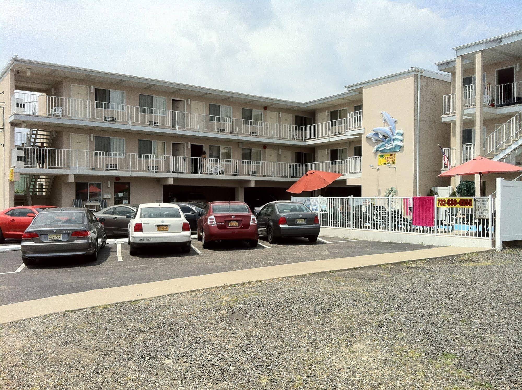 Bay Breeze Motel