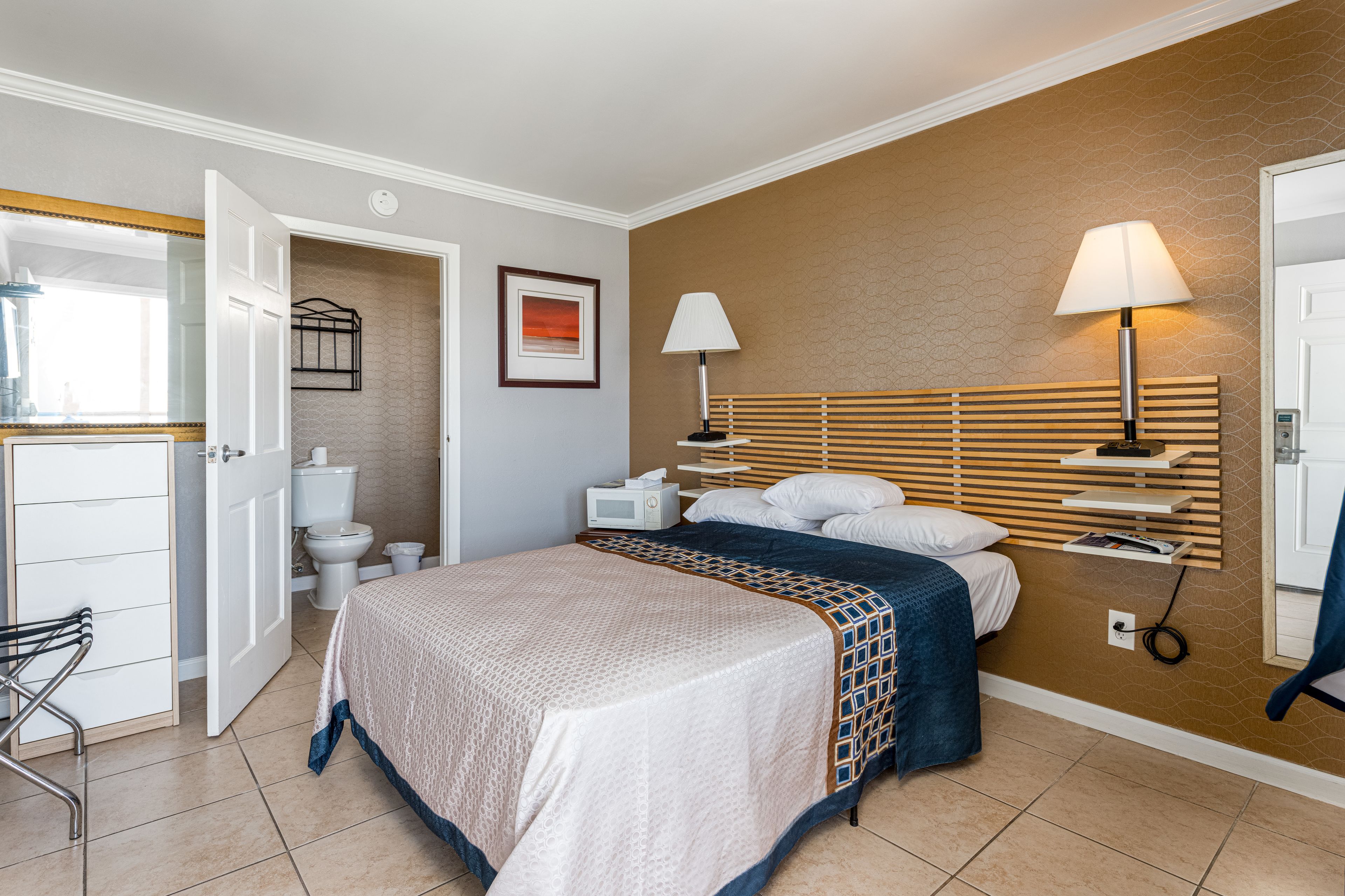 Boardwalk Hotel Charlee & Beach House Rentals