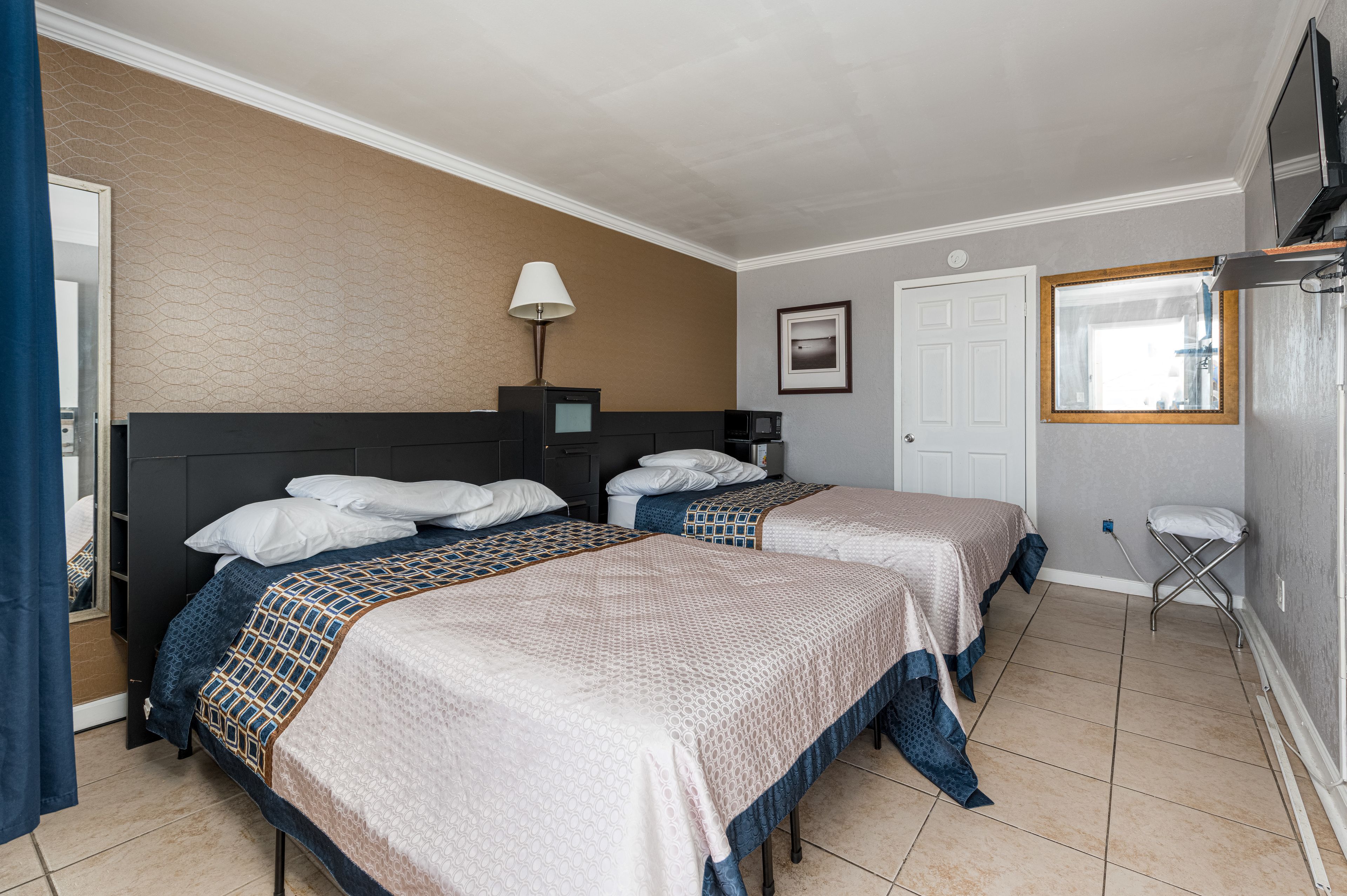 Boardwalk Hotel Charlee & Beach House Rentals