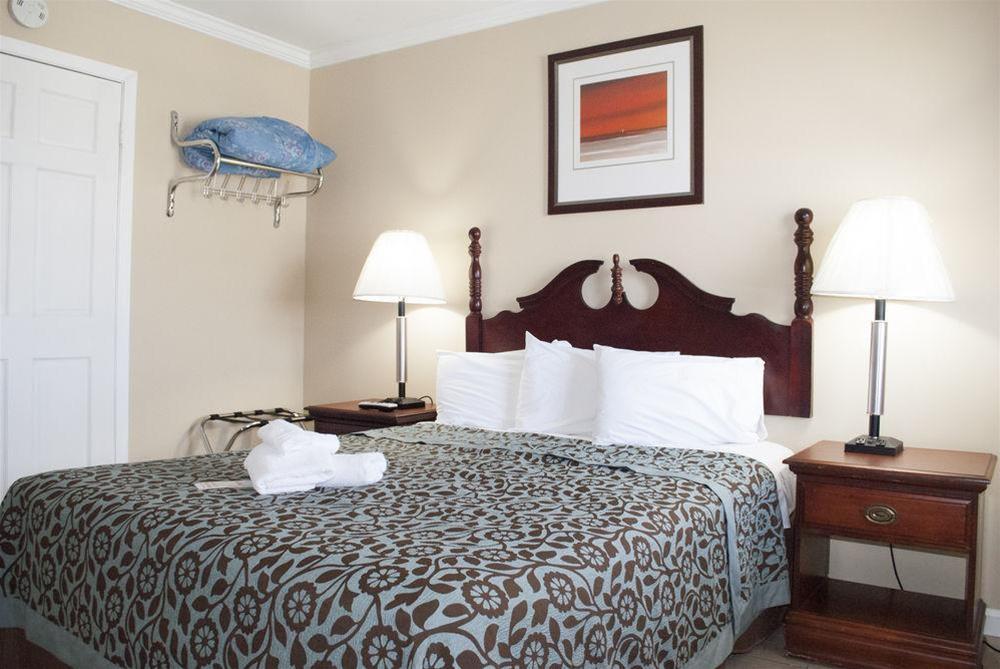 Boardwalk Hotel Charlee
