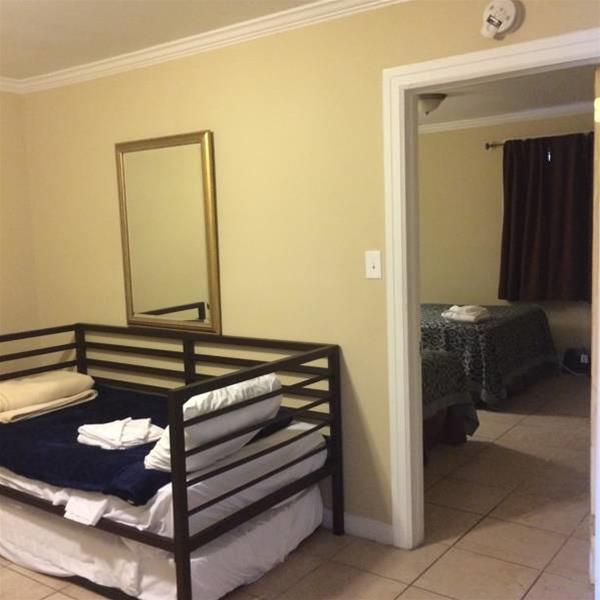 Boardwalk Hotel Charlee
