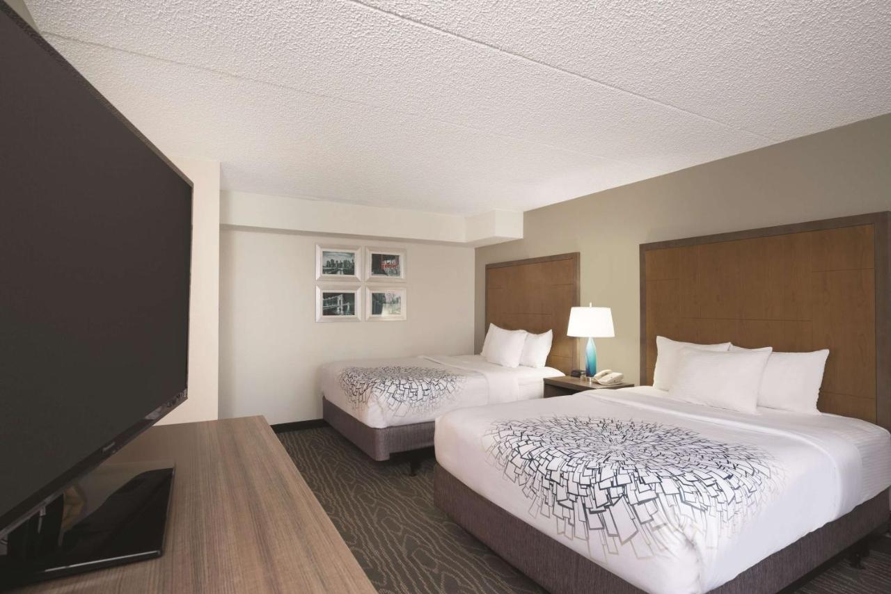 La Quinta Inn & Suites by Wyndham Secaucus Meadowlands