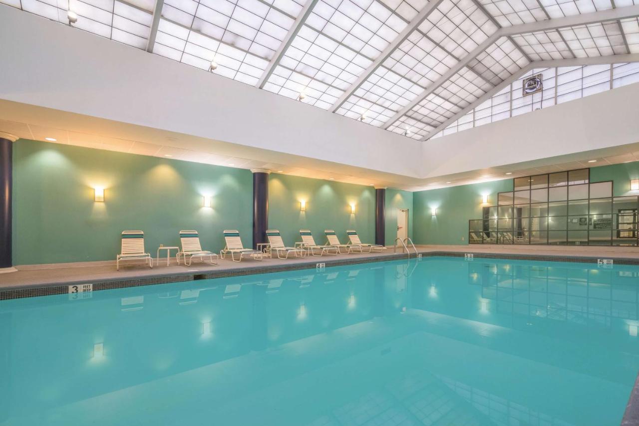 La Quinta Inn & Suites by Wyndham Secaucus Meadowlands