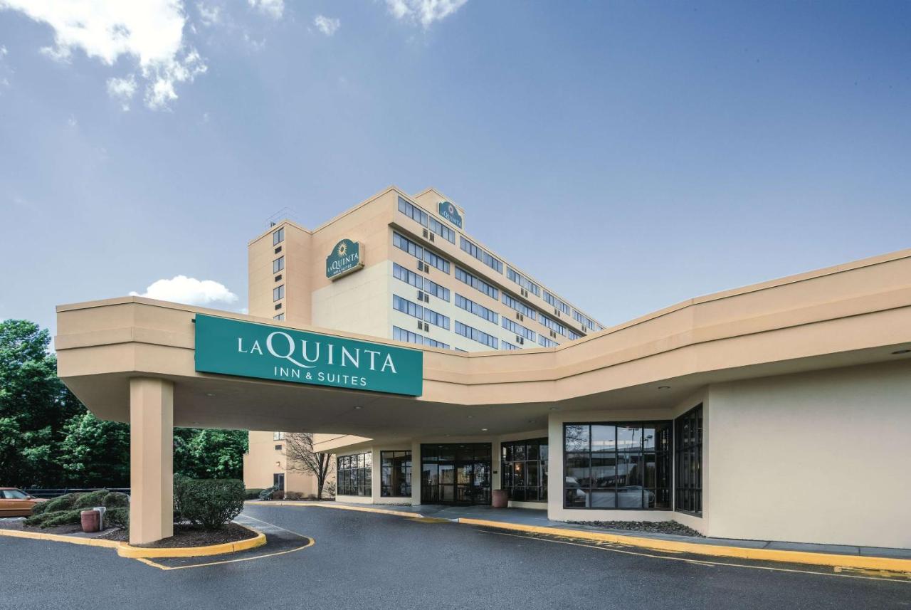 La Quinta Inn & Suites by Wyndham Secaucus Meadowlands