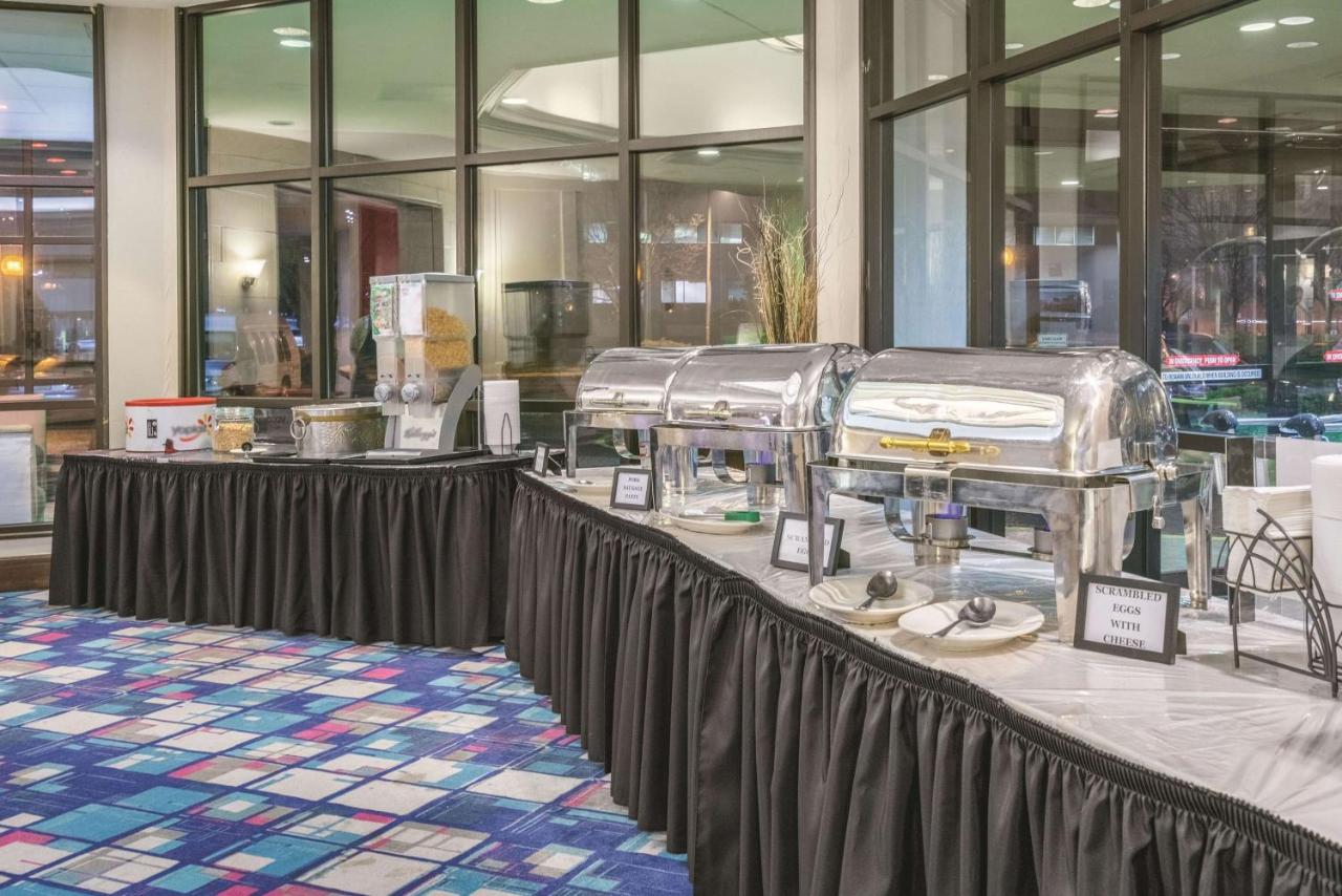 La Quinta Inn & Suites by Wyndham Secaucus Meadowlands