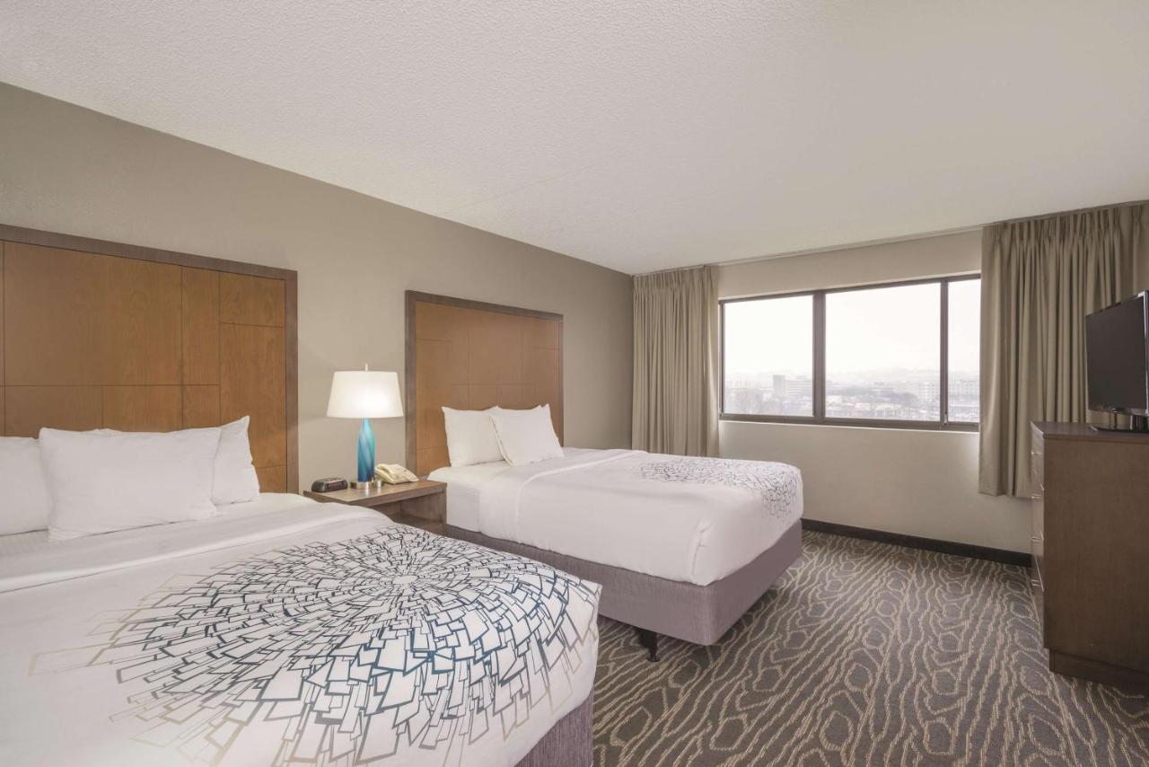 La Quinta Inn & Suites by Wyndham Secaucus Meadowlands