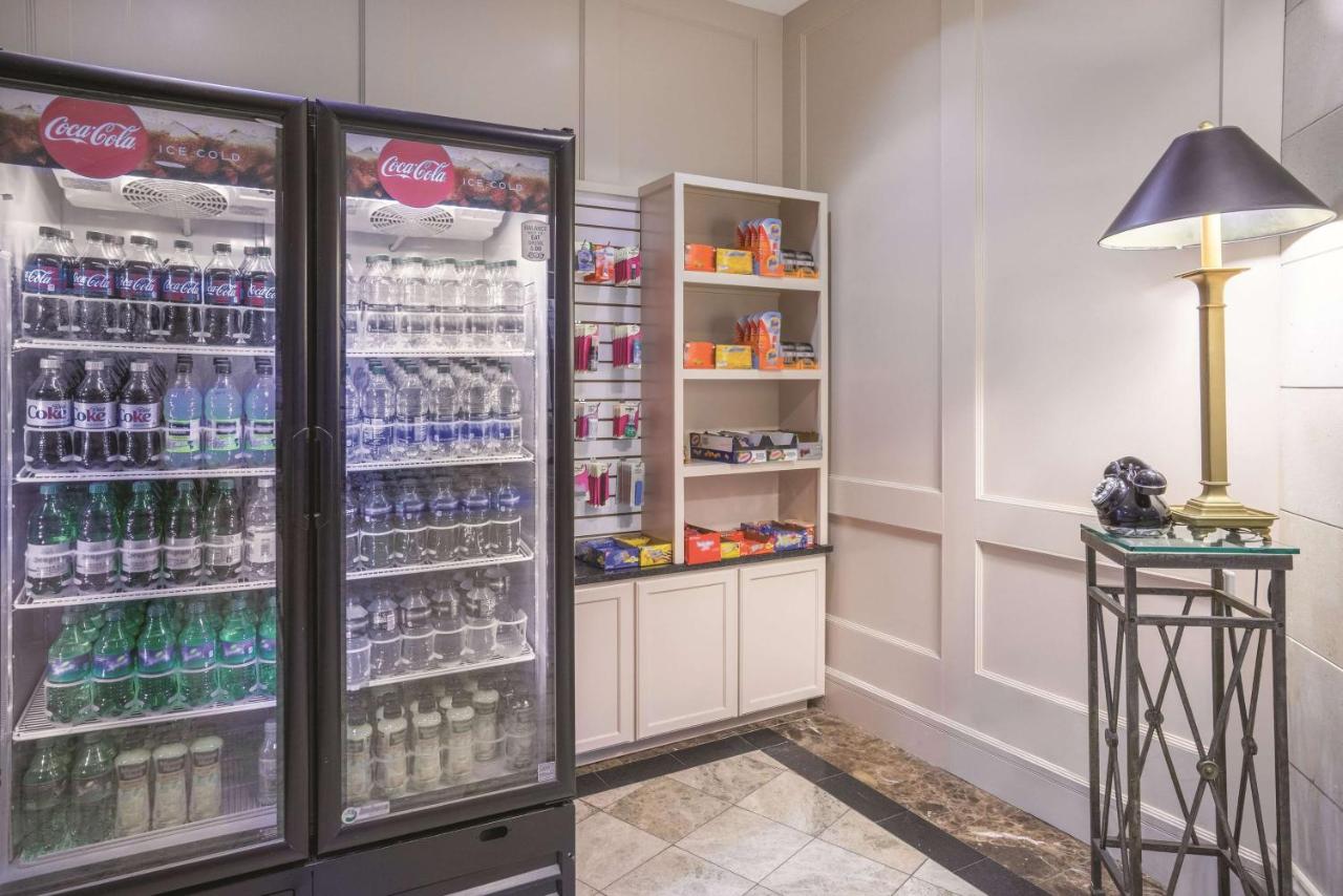 La Quinta Inn & Suites by Wyndham Secaucus Meadowlands