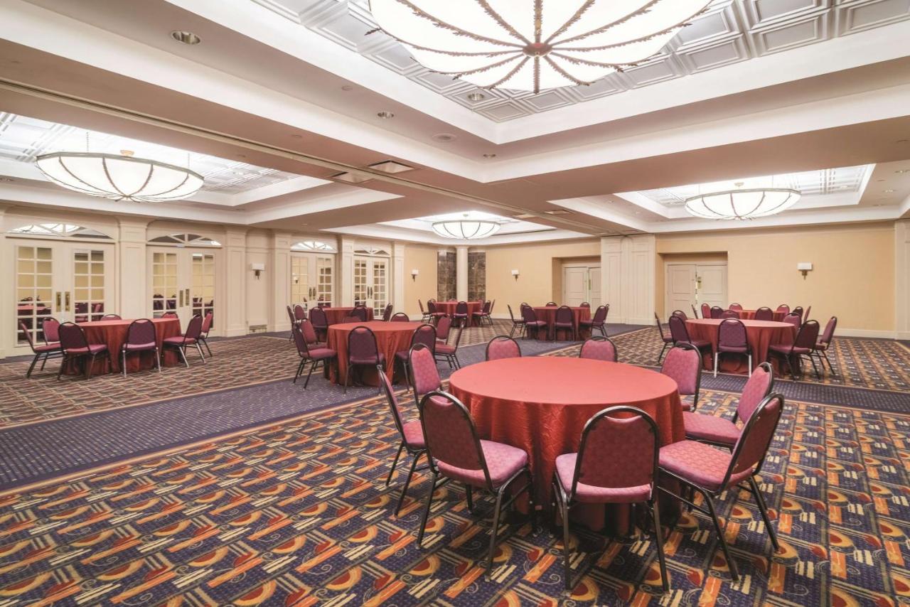 La Quinta Inn & Suites by Wyndham Secaucus Meadowlands