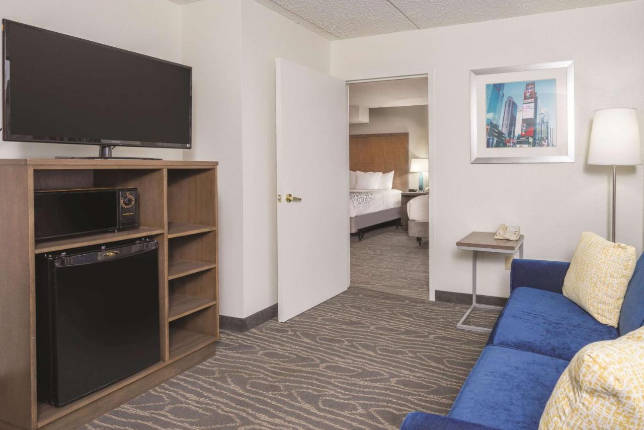 La Quinta Inn & Suites by Wyndham Secaucus Meadowlands
