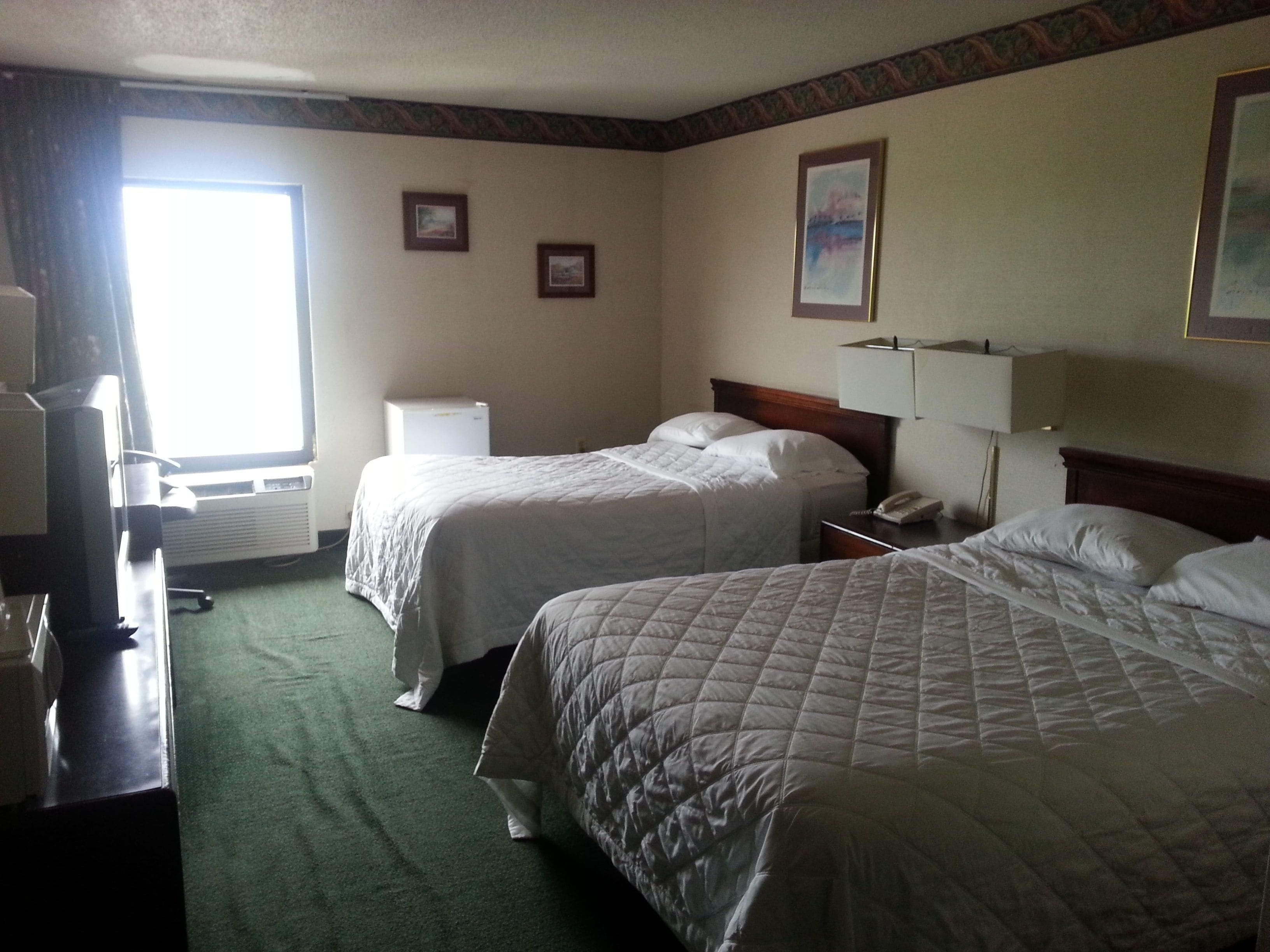Red Carpet Inn & Suites