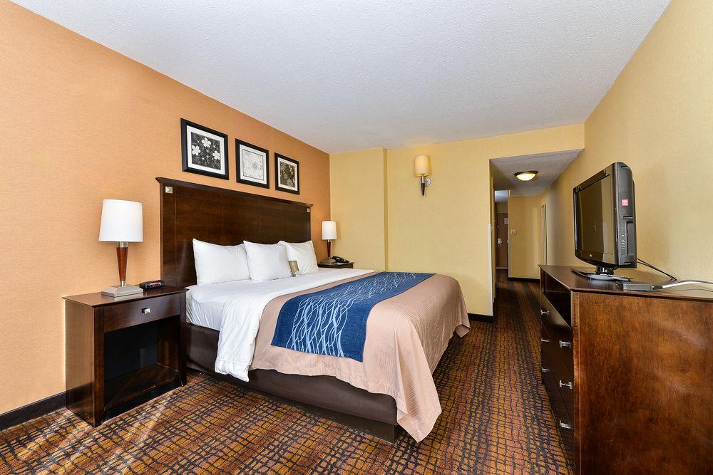 Latitude Suites Tinton Falls Eatontown/BW Premier Collection