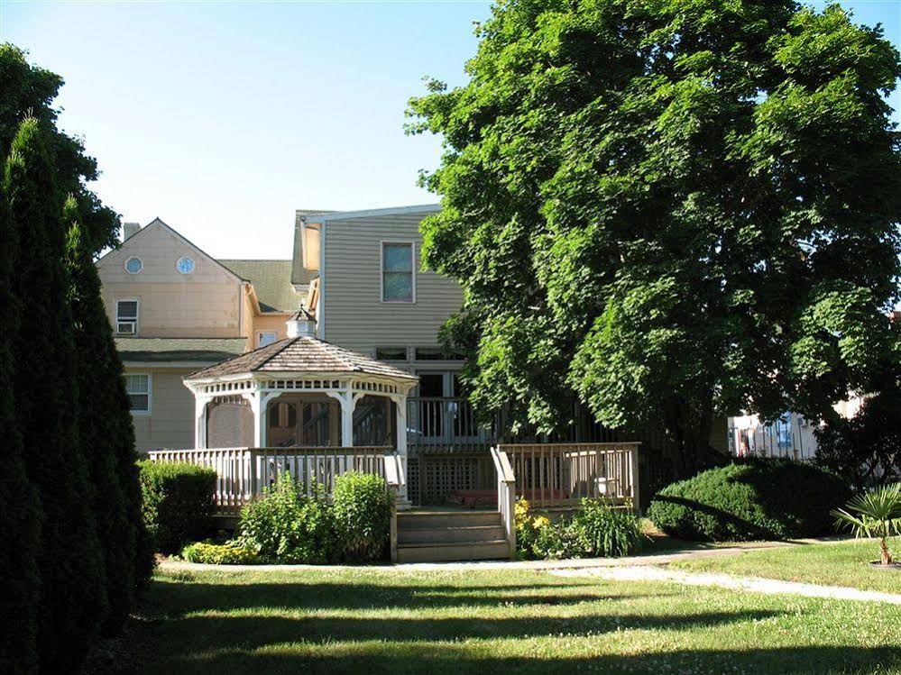 J.D. Thompson Inn