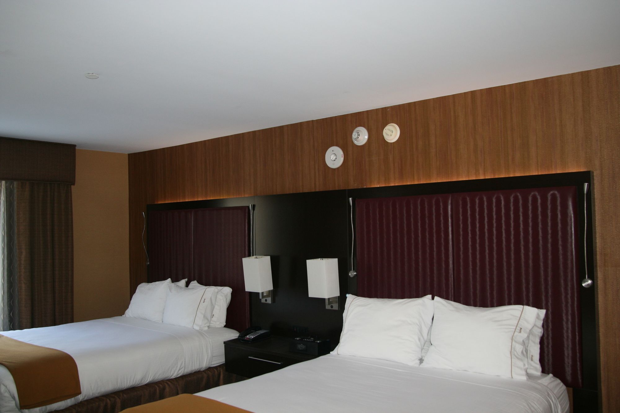 Holiday Inn Express & Suites