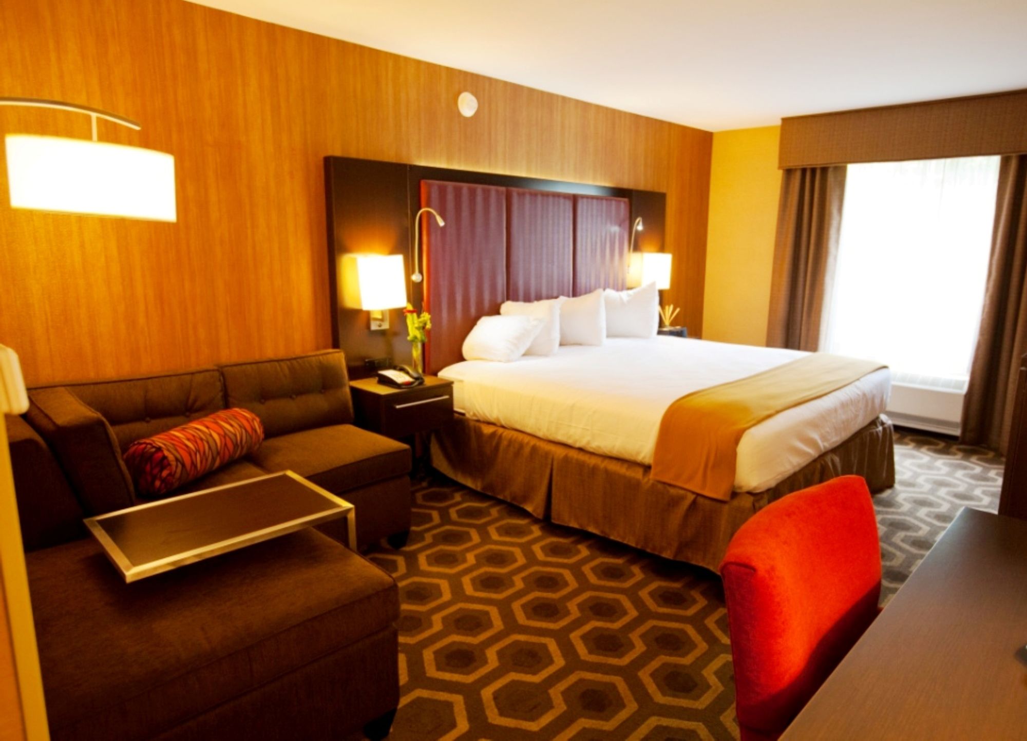 Holiday Inn Express & Suites