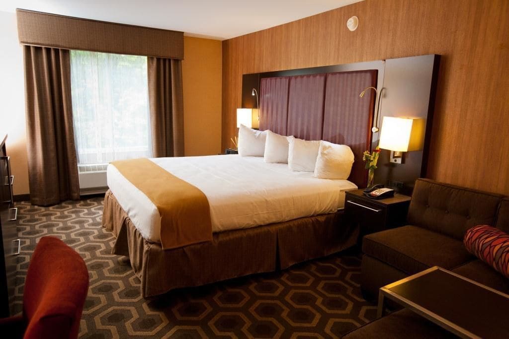 Holiday Inn Express & Suites