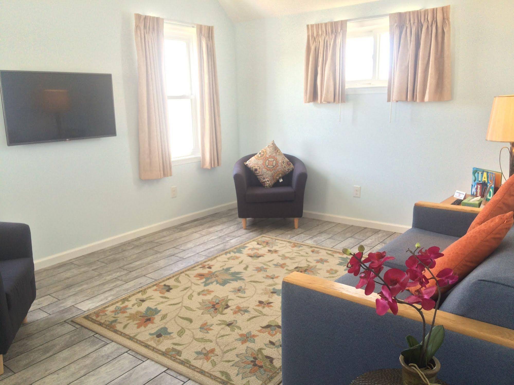 Daytona Inn And Suites