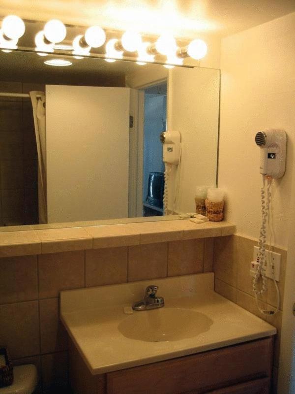 Diplomat Suites