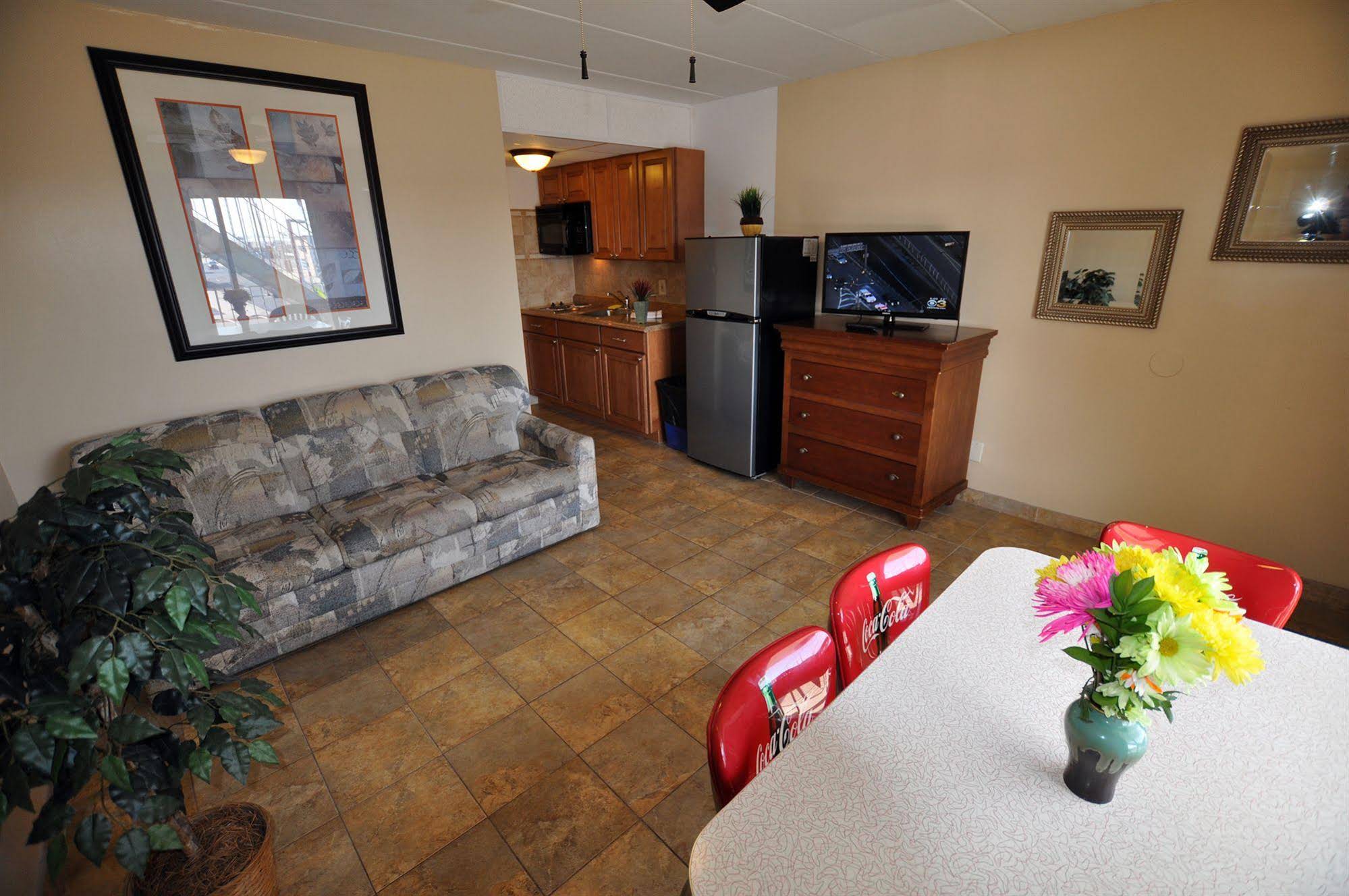 Nantucket Inn & Suites