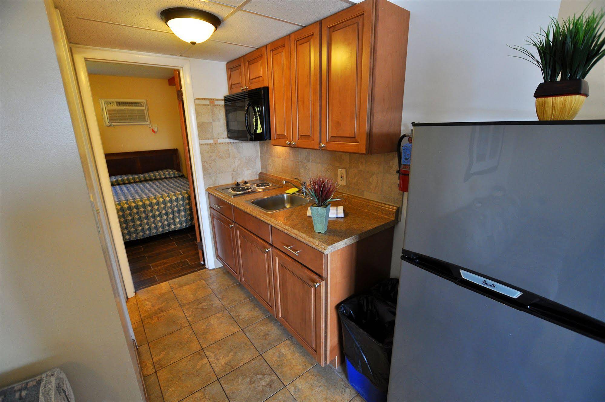 Nantucket Inn & Suites