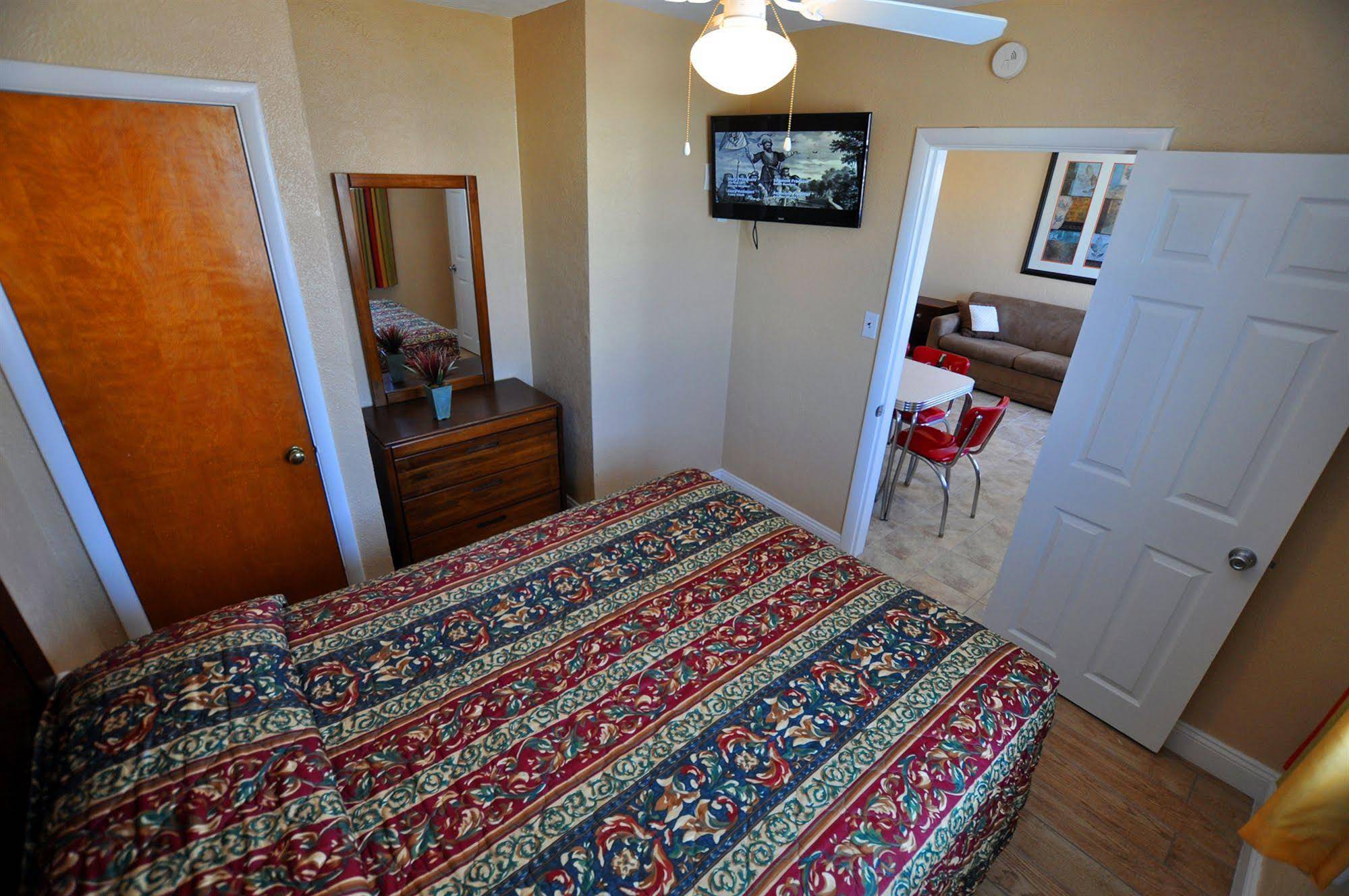 Nantucket Inn & Suites