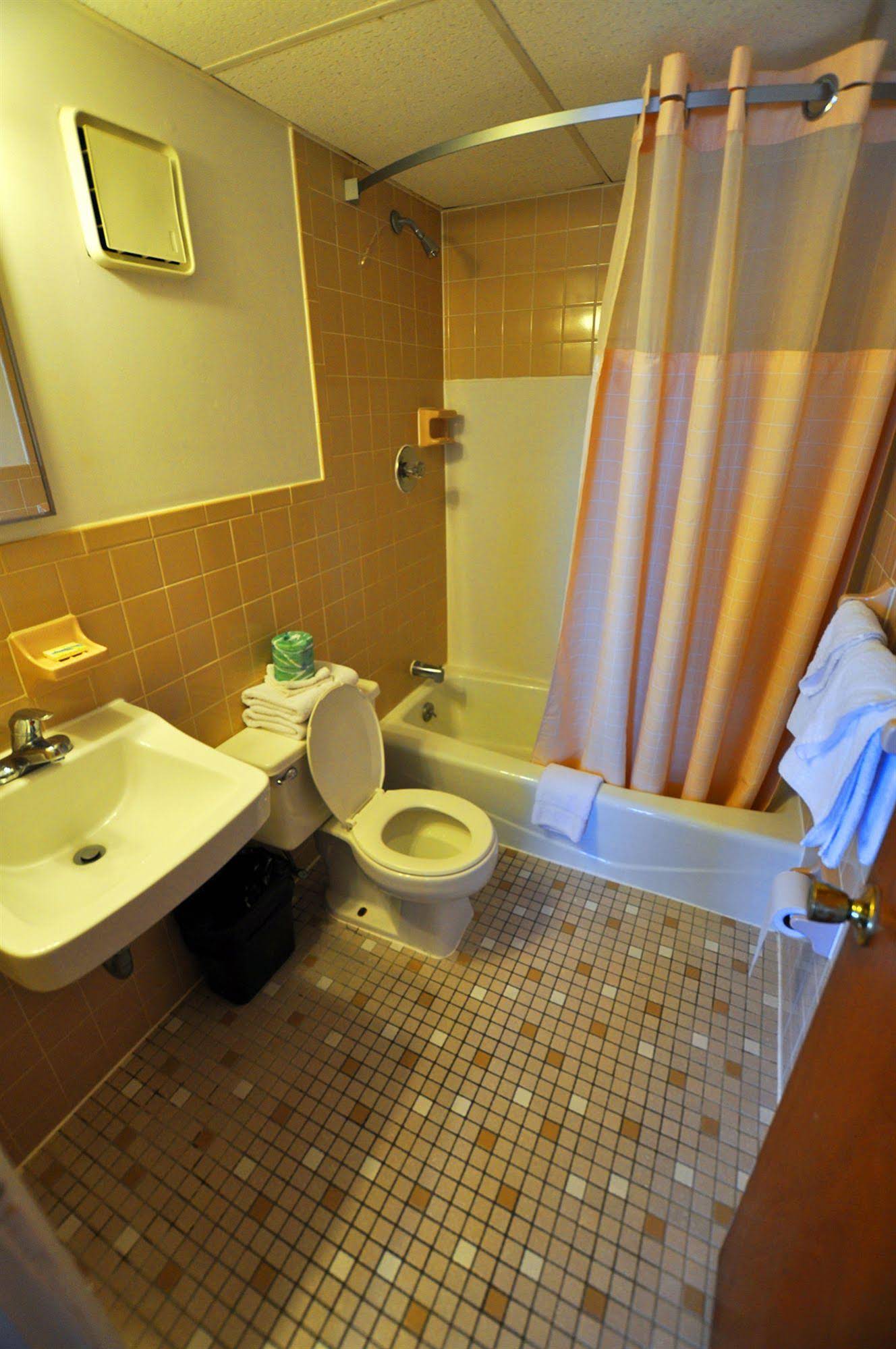 Nantucket Inn & Suites