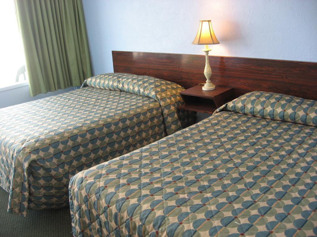 Tropicana Motel