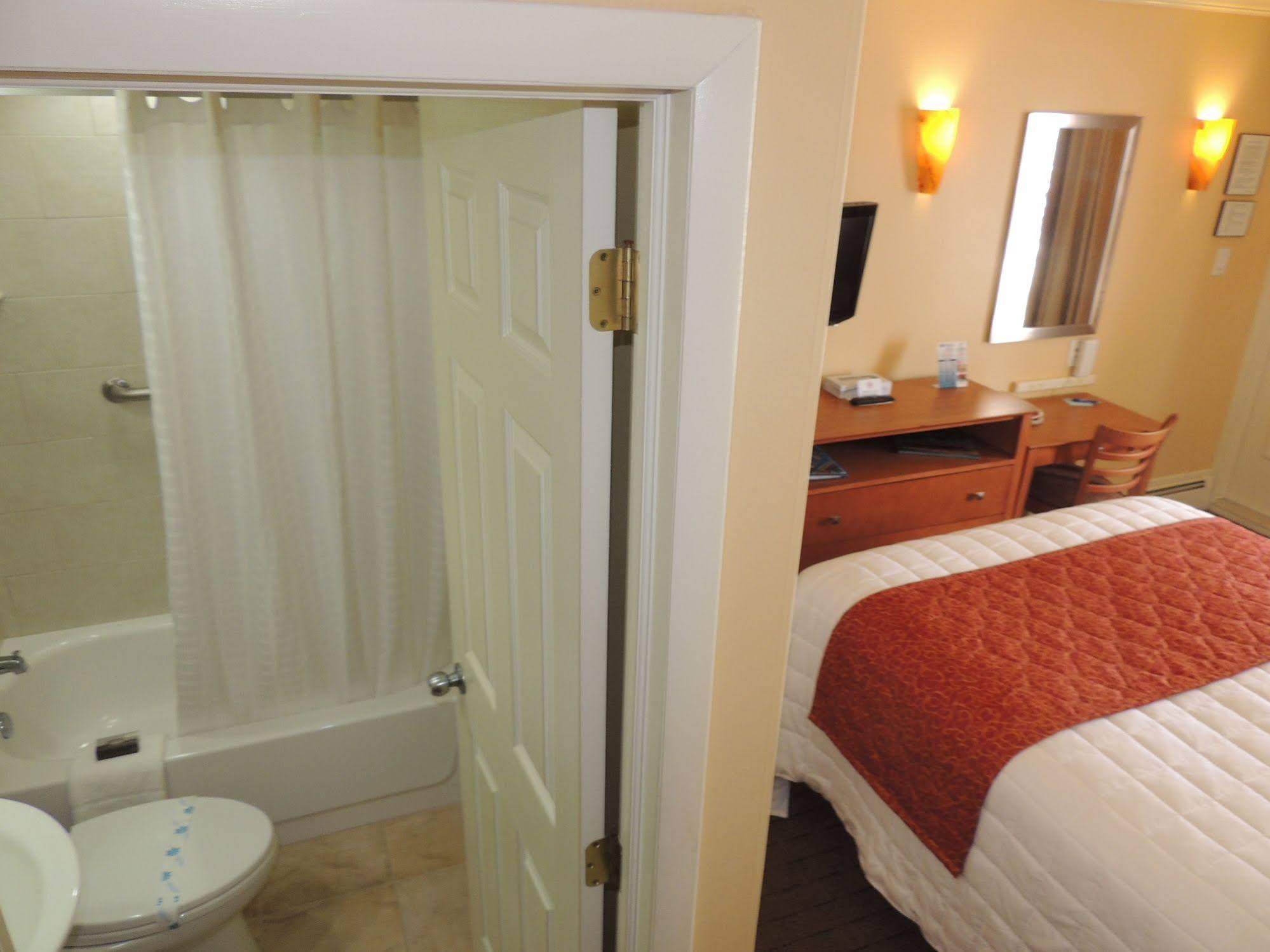 Fleur De Lis Beach Motel