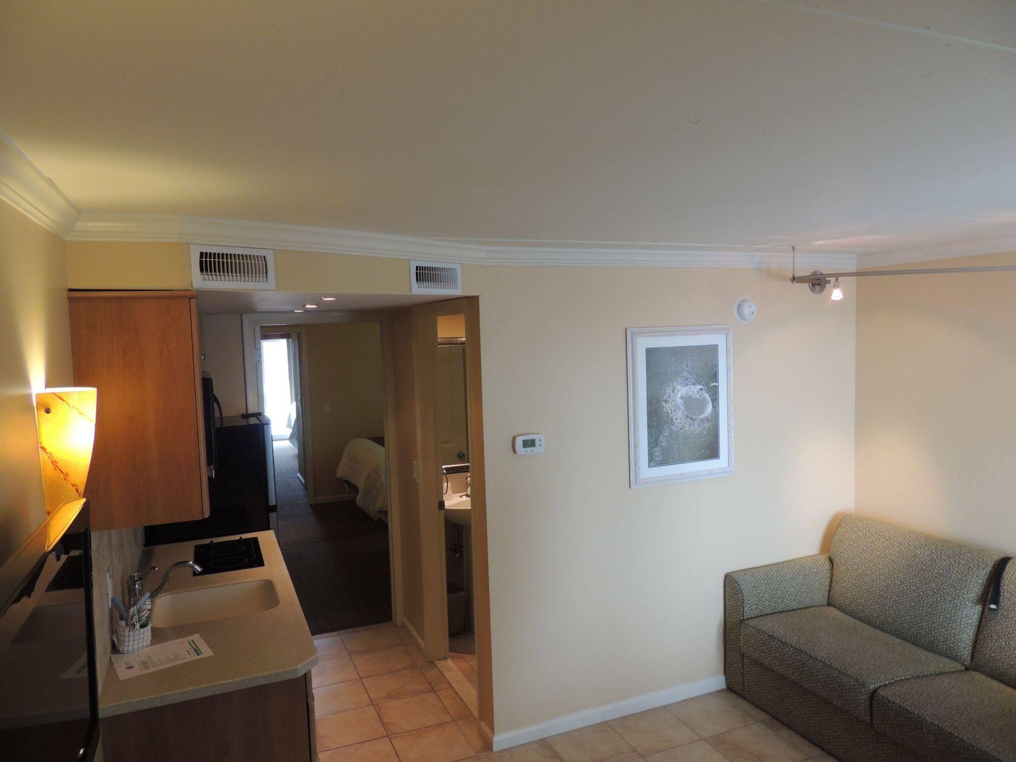 Fleur De Lis Beach Motel