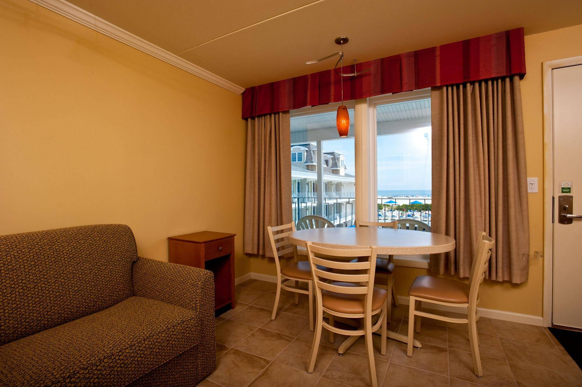 Fleur De Lis Beach Motel
