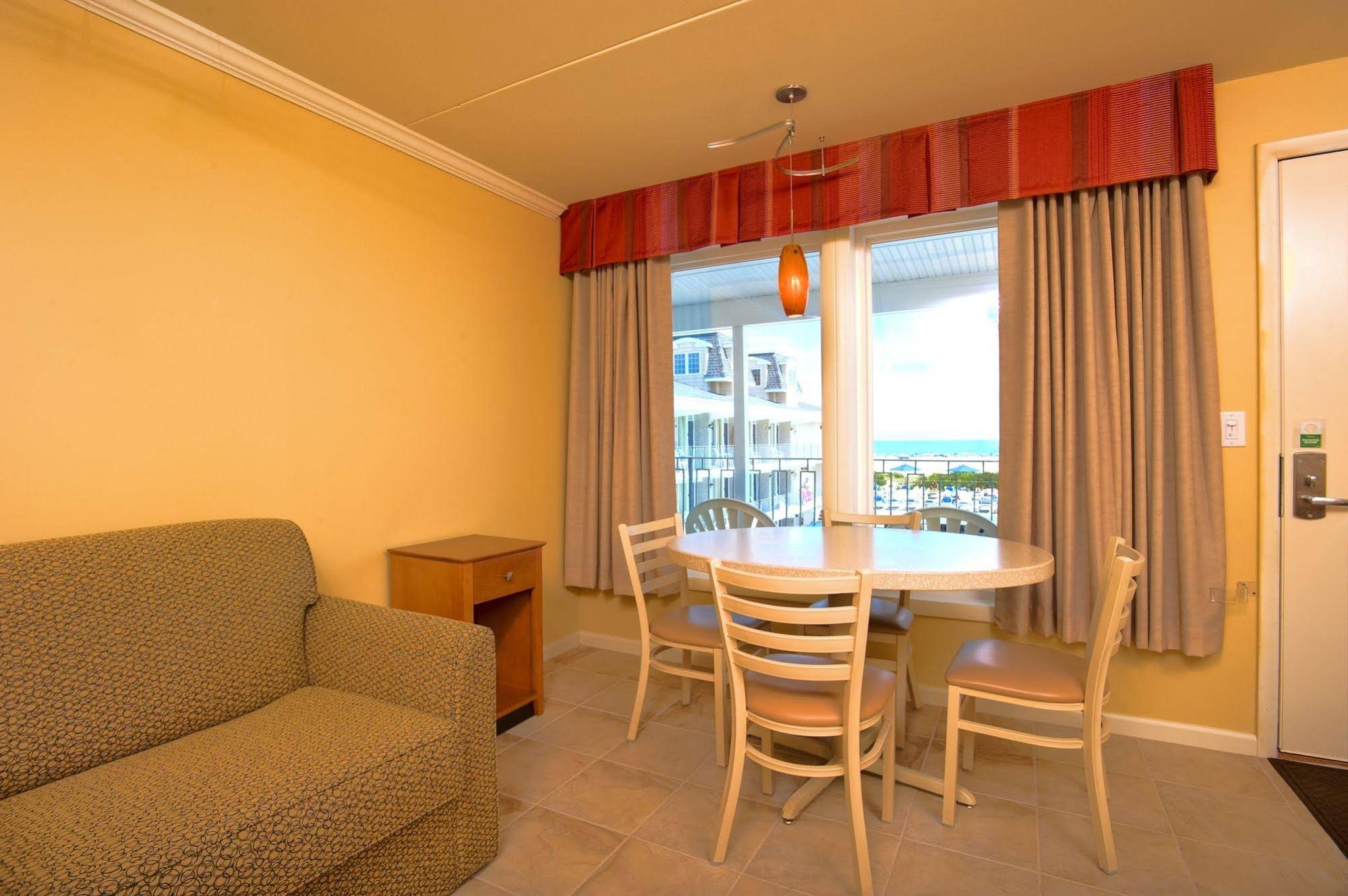 Fleur De Lis Beach Motel