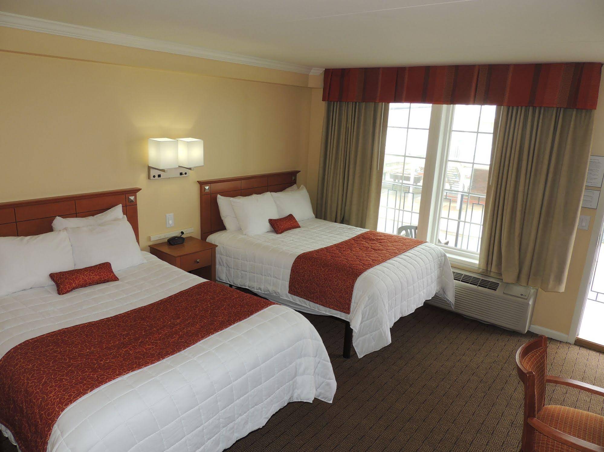 Fleur De Lis Beach Motel