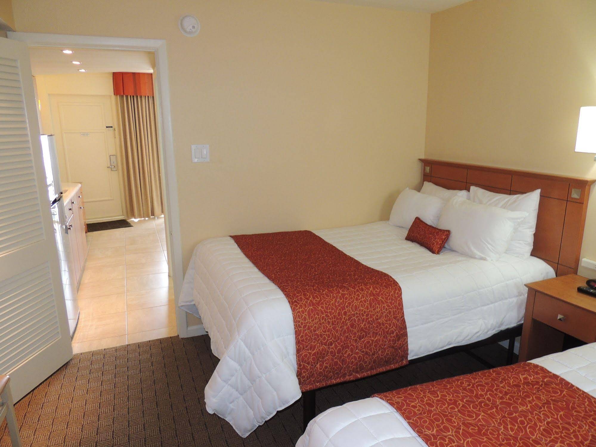Fleur De Lis Beach Motel