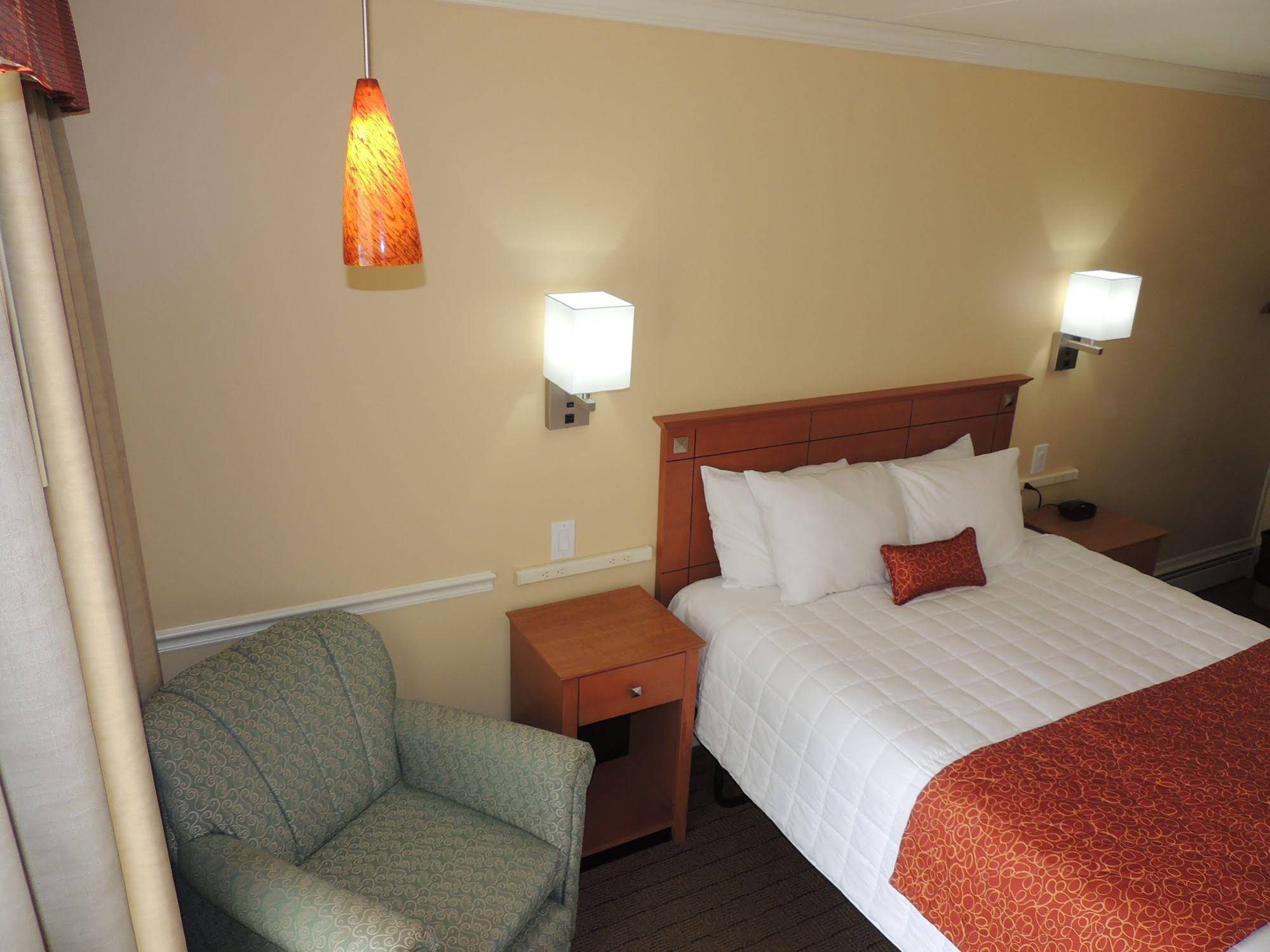 Fleur De Lis Beach Motel