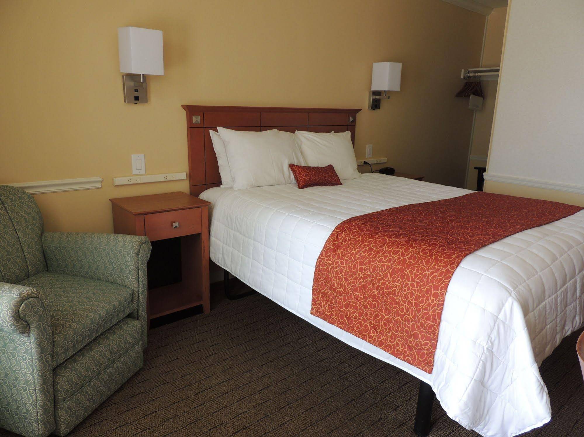 Fleur De Lis Beach Motel