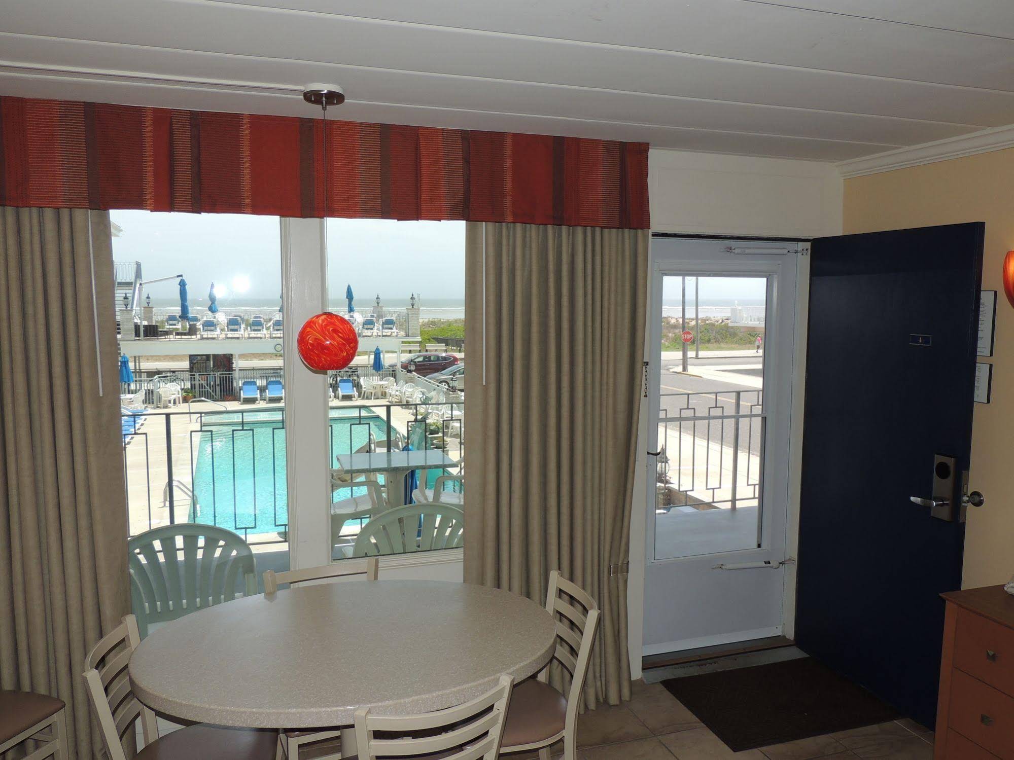 Fleur De Lis Beach Motel