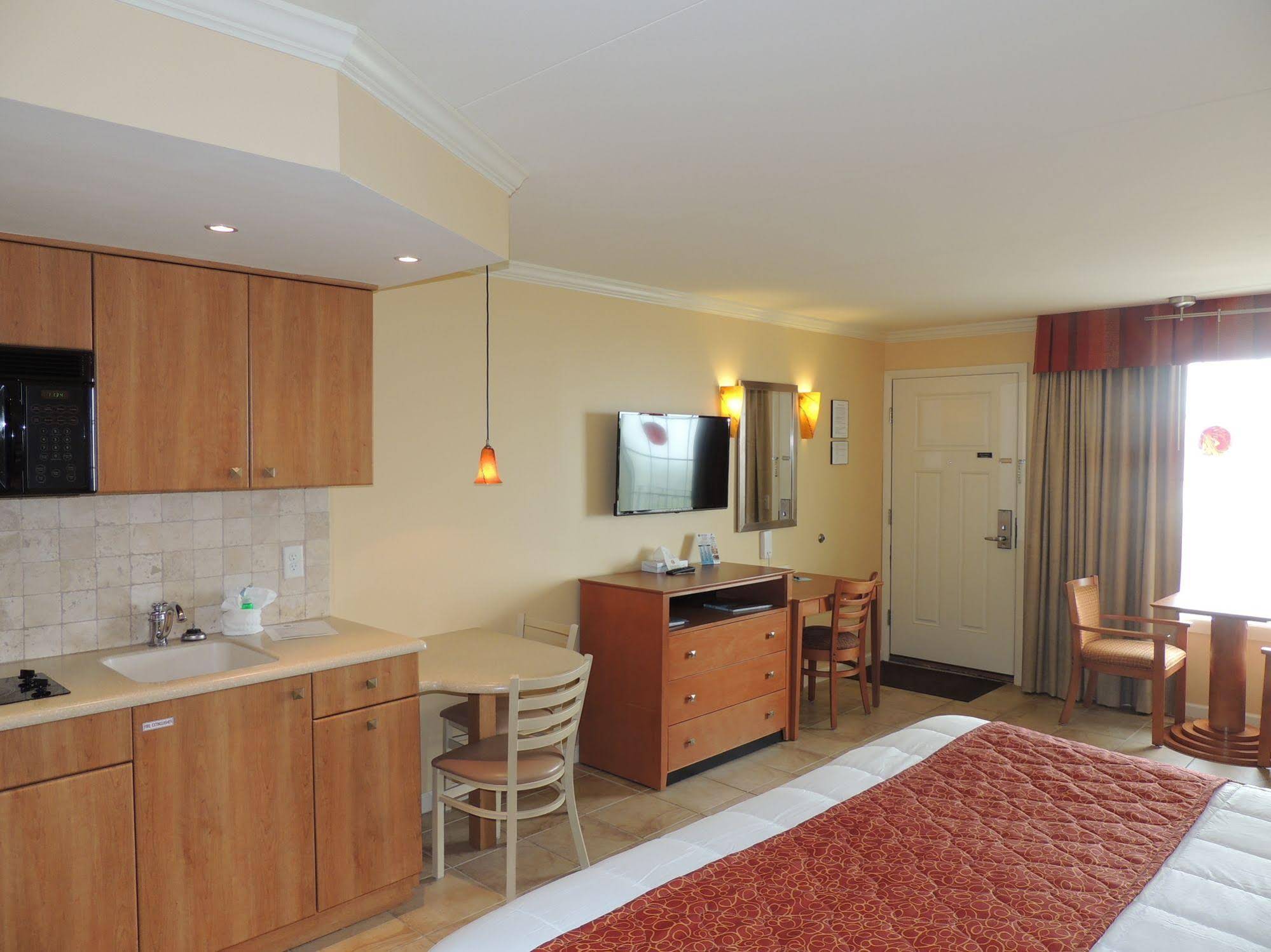 Fleur De Lis Beach Motel
