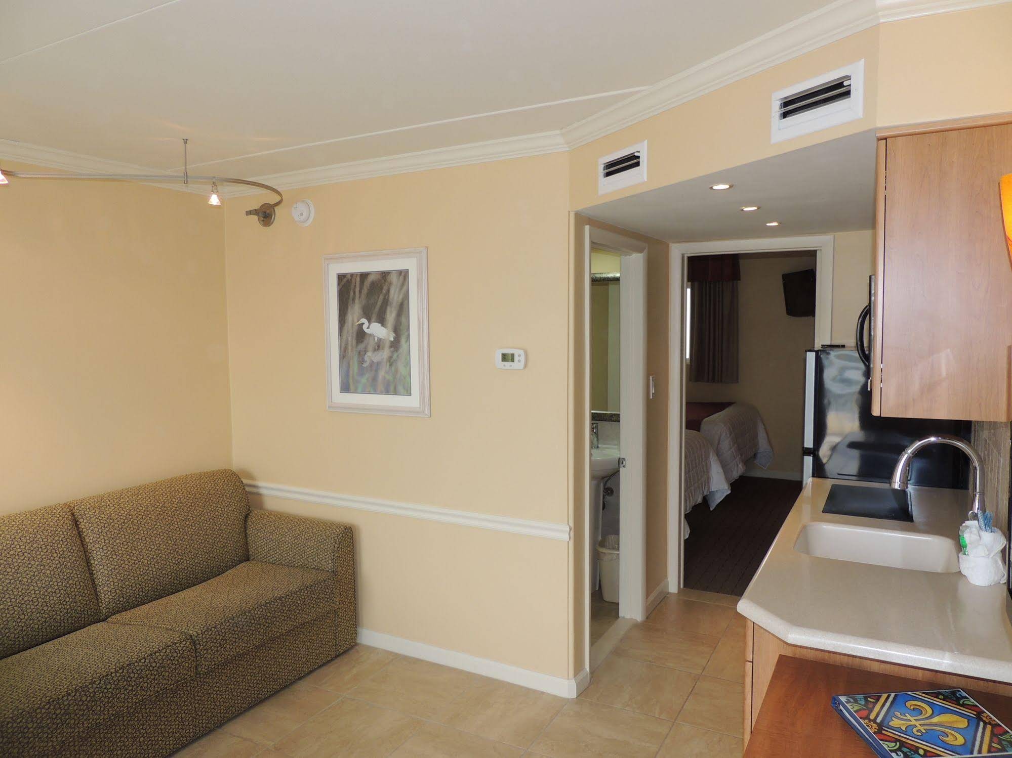 Fleur De Lis Beach Motel
