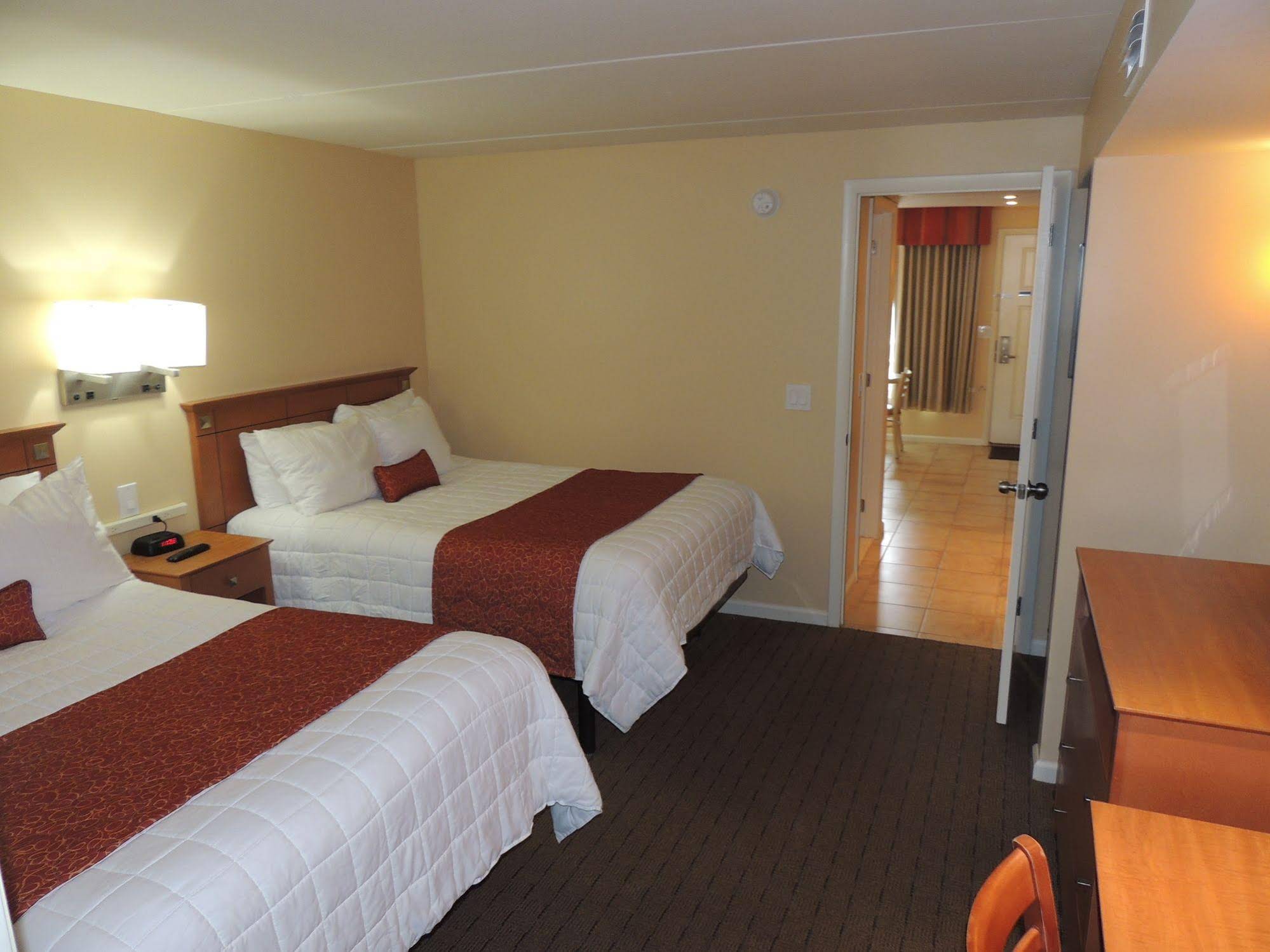 Fleur De Lis Beach Motel