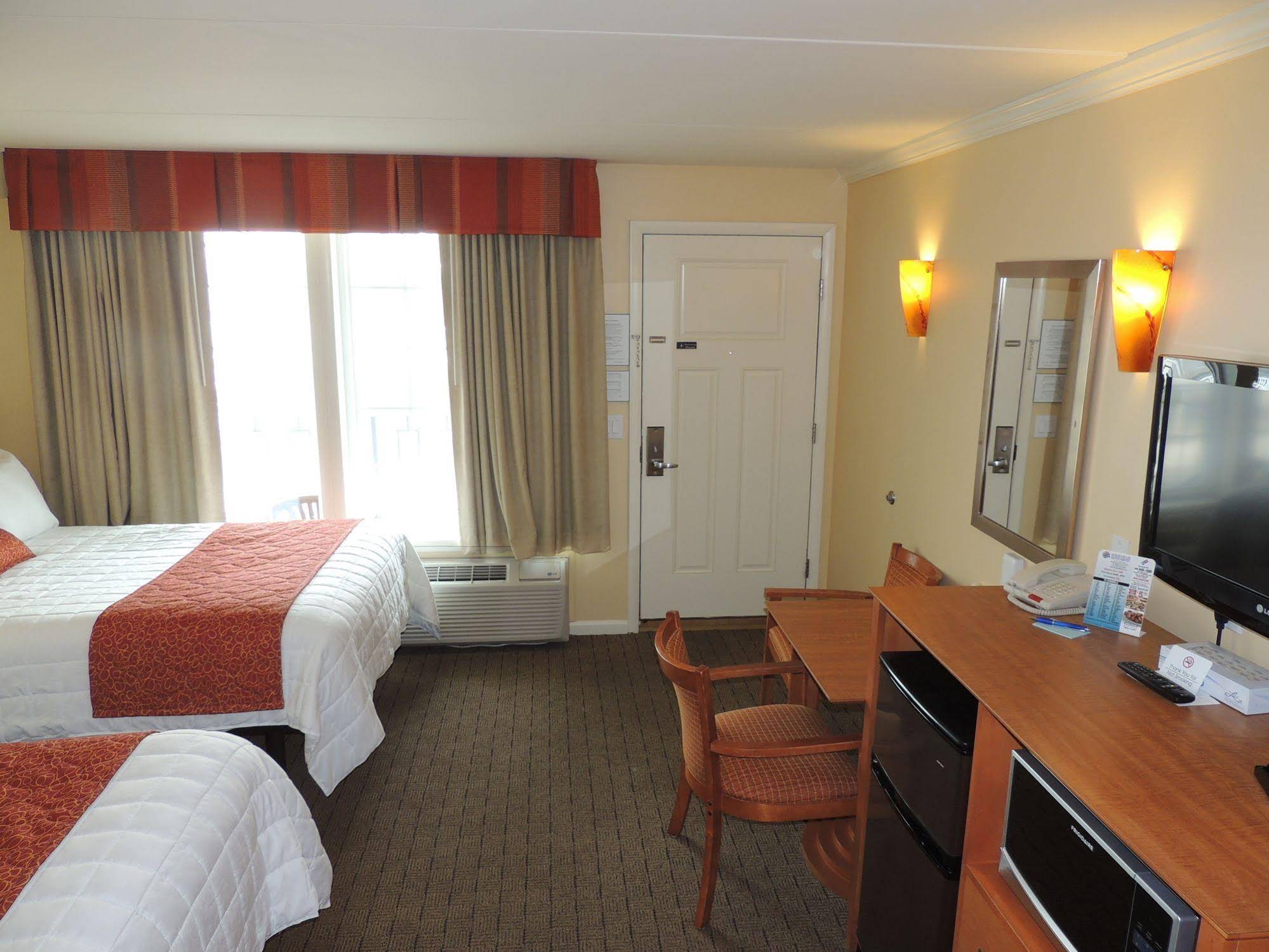 Fleur De Lis Beach Motel