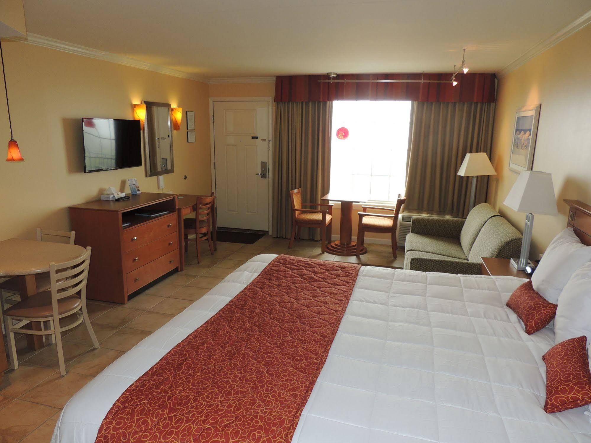Fleur De Lis Beach Motel