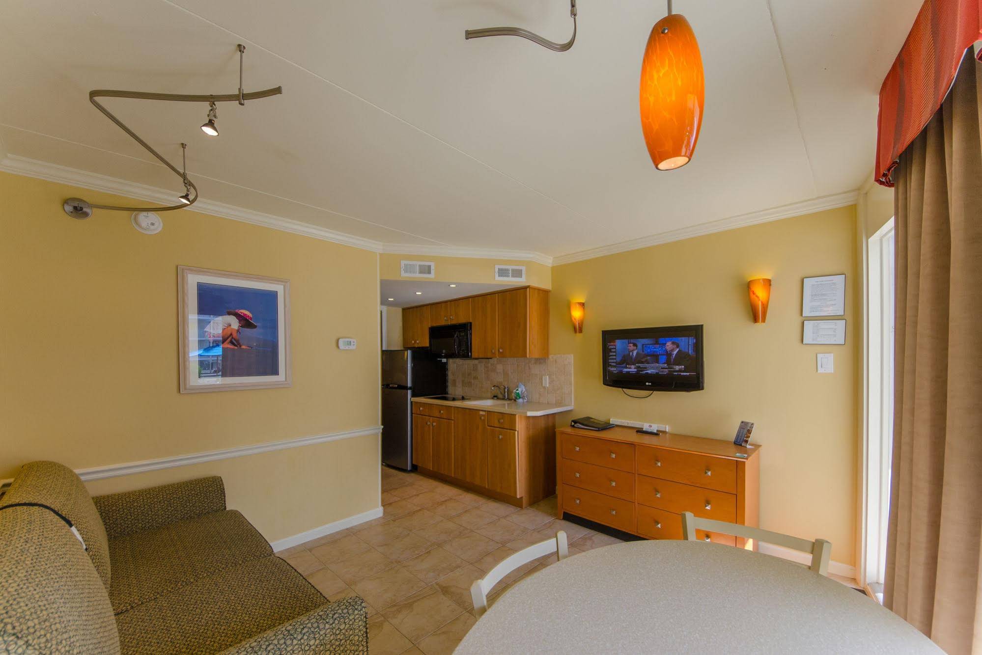 Fleur De Lis Beach Motel